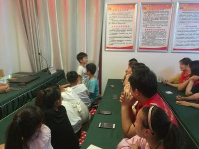 电子信息工程系大学生党员先锋队志愿服务走进梅溪街道幸福社区