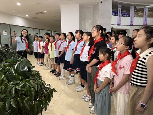 红领巾科普讲堂 走进全球灯塔工厂联宝科技