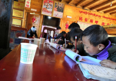 倾多镇康达村开展青少年寒假义务辅导活动