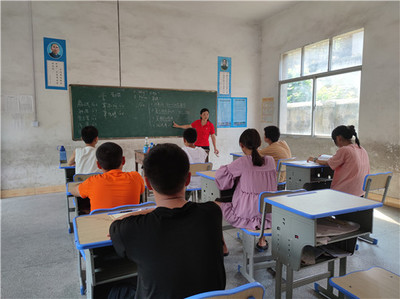 【身边的榜样】湖南铁道职院驻村工作队:假期义务辅导 托举希望之花