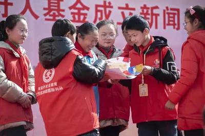 海安：跟着“雷锋”去“赶集”——“刘宏燕好人基金”成立暨义务辅导队启动