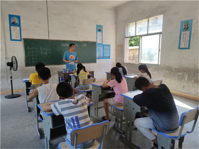 假期义务辅导 托举希望之花 湖南铁道职院驻村工作队的暖心实践